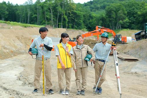 地元に残り、地元で働き、地元で輝く若者たち。