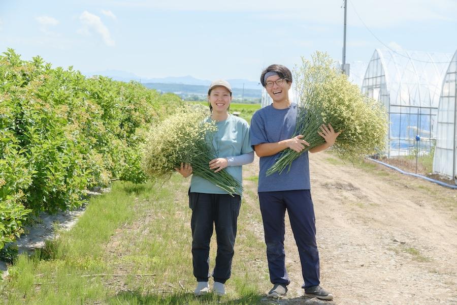 なぜ「就活」を「就農」に？新卒で花農家になった2人の選択