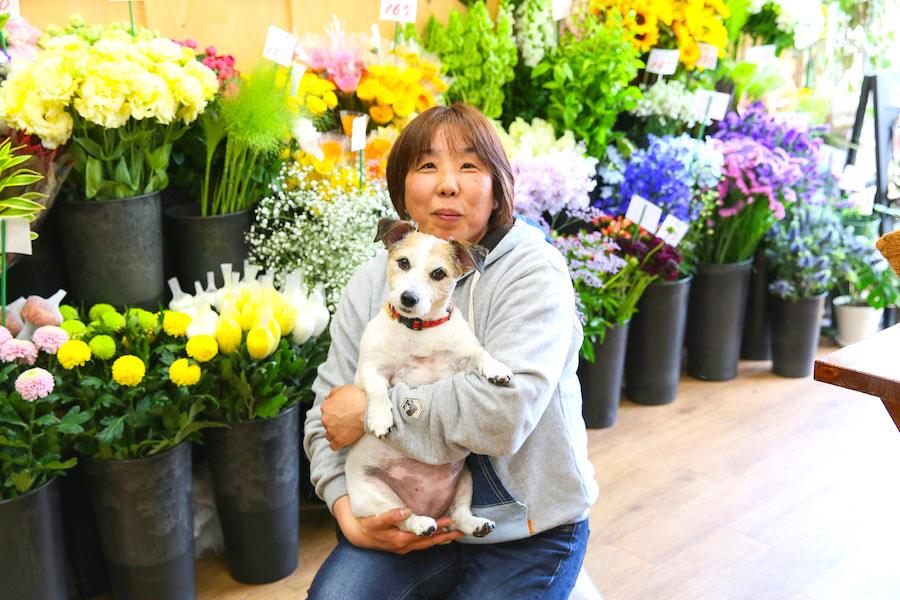 留萌市】花屋の仕事に誇りを持って取り組む女性。通いたくなる